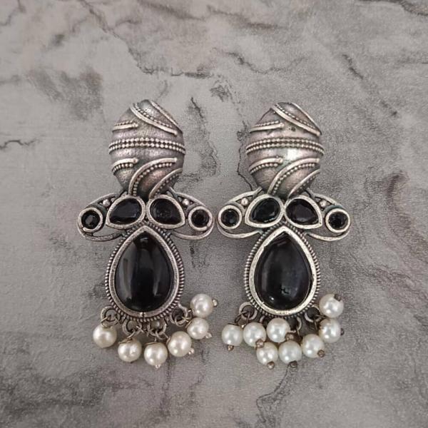 Eight Shape Stud
