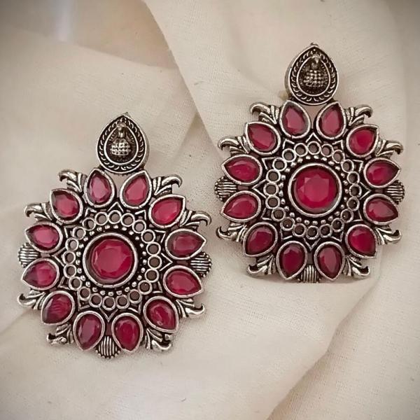 Elegant Circular Stud