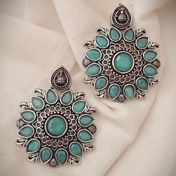 Elegant Circular Stud