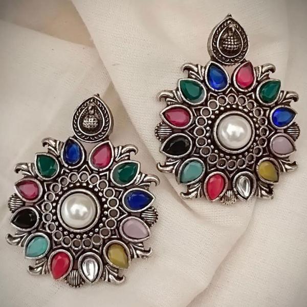 Elegant Circular Stud