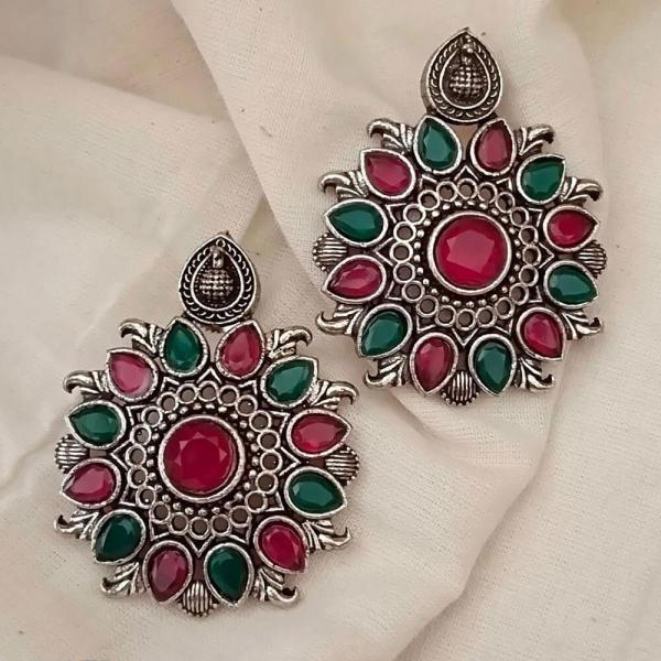 Elegant Circular Stud