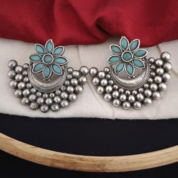 FANCY FLORAL STUD