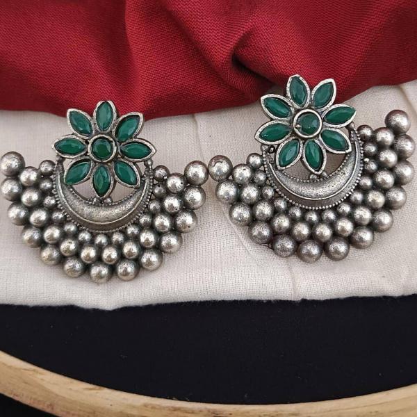 FANCY FLORAL STUD