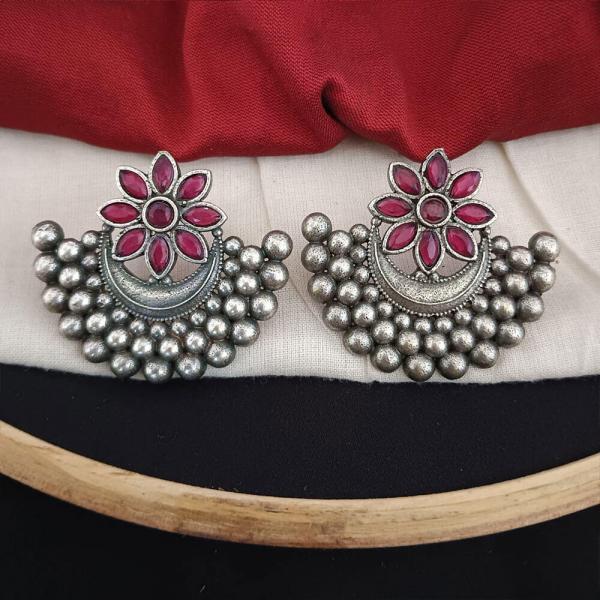 FANCY FLORAL STUD