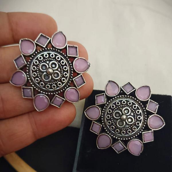 Lipsa Circular Stud