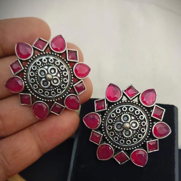Lipsa Circular Stud