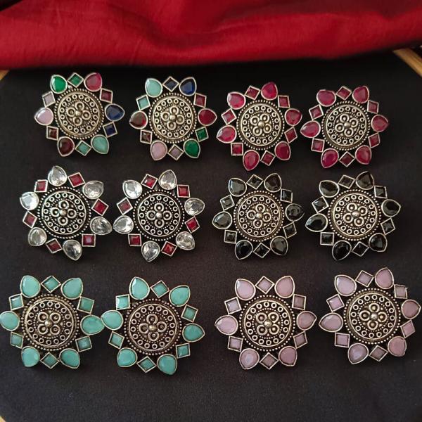 Lipsa Circular Stud