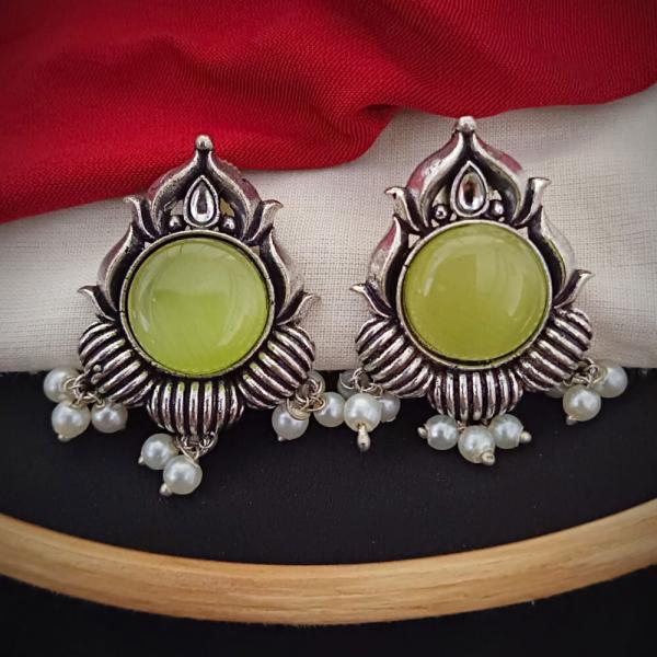 Lotus Vibes Stud