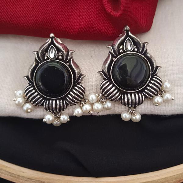 Lotus Vibes Stud