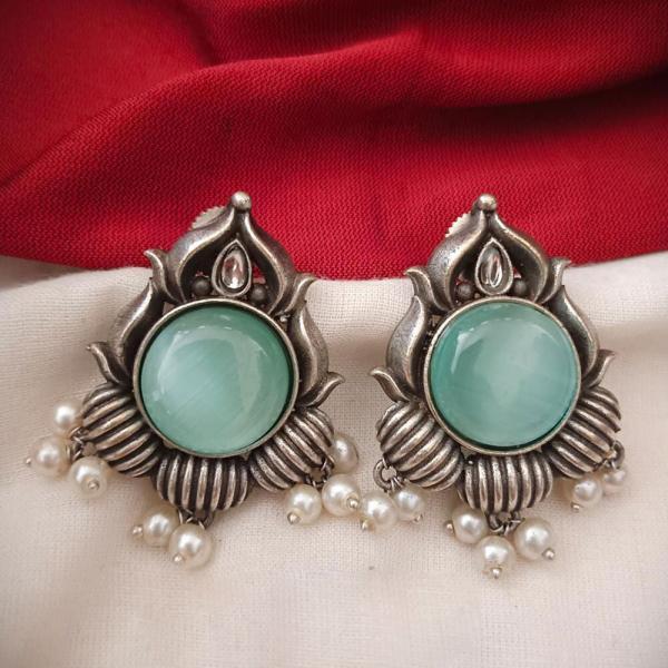 Lotus Vibes Stud