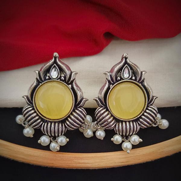Lotus Vibes Stud